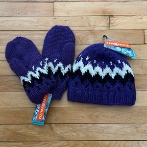 Hand knit winter hat and gloves from Iceland